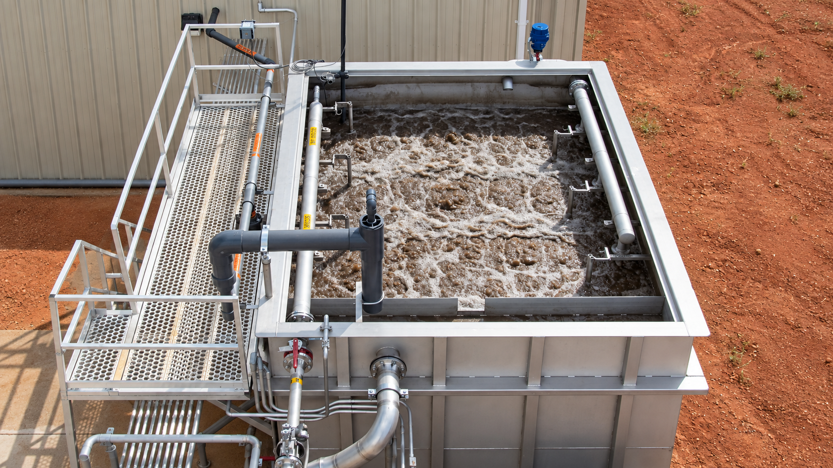 Reactor MBR como módulo biológico con aireación SBR, blowers y tablero eléctrico